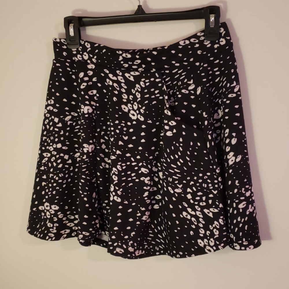 Flowy mini skirt with pockets!